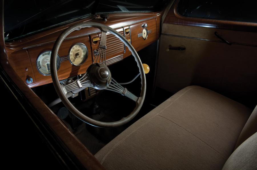  Ford DeLuxe Tudor Sedan 1939 года  (фото 8 из 9)